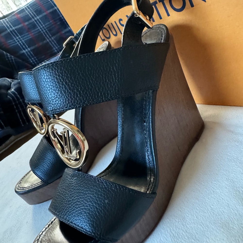 Louis Vuitton shoe - Picture 2 of 6